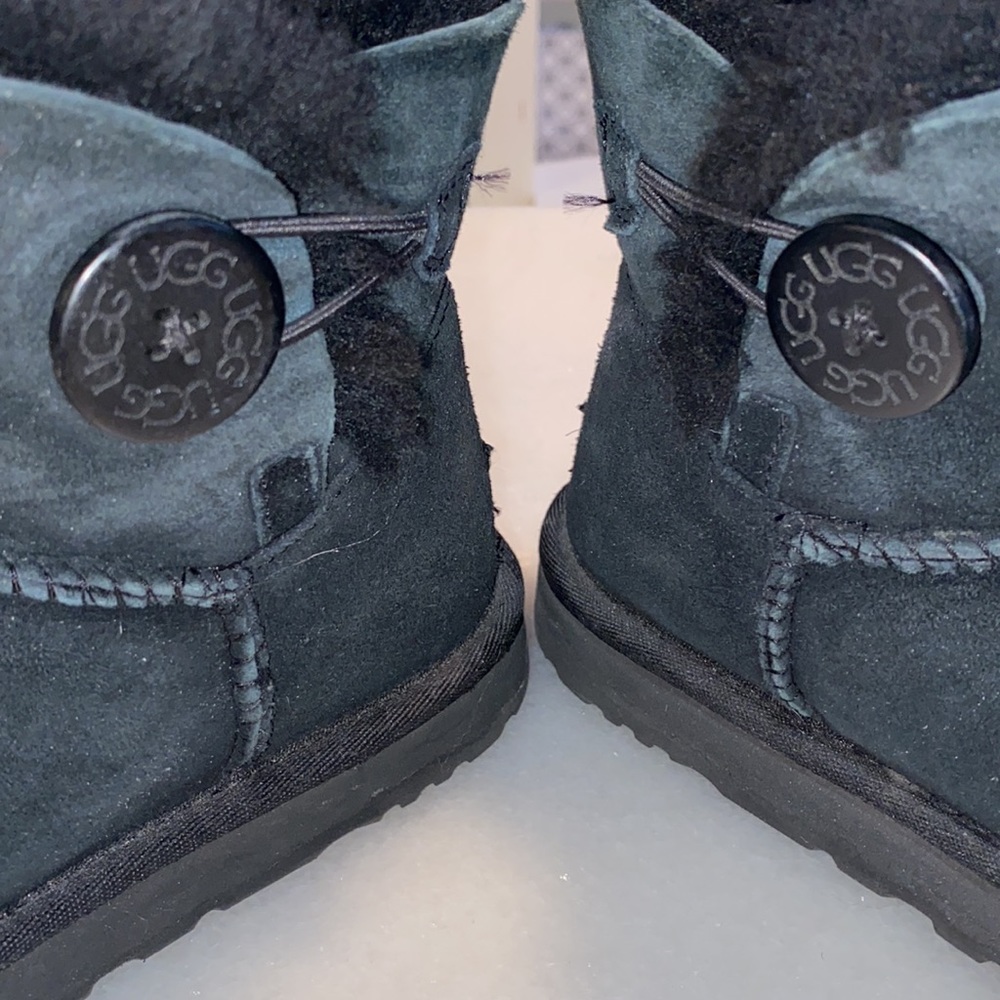 Mini Bailey Button UGG boots - Picture 9 of 9